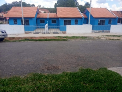 Duas casas geminadas de madeira, à venda, Cristo Rei, Campo Largo