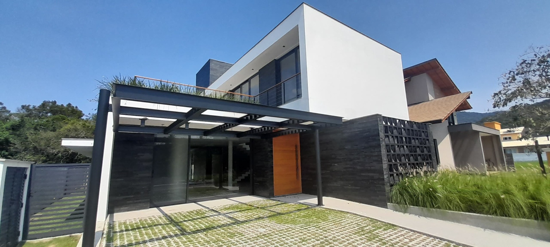 Casa de Condomínio à venda com 4 quartos, 322m² - Foto 1