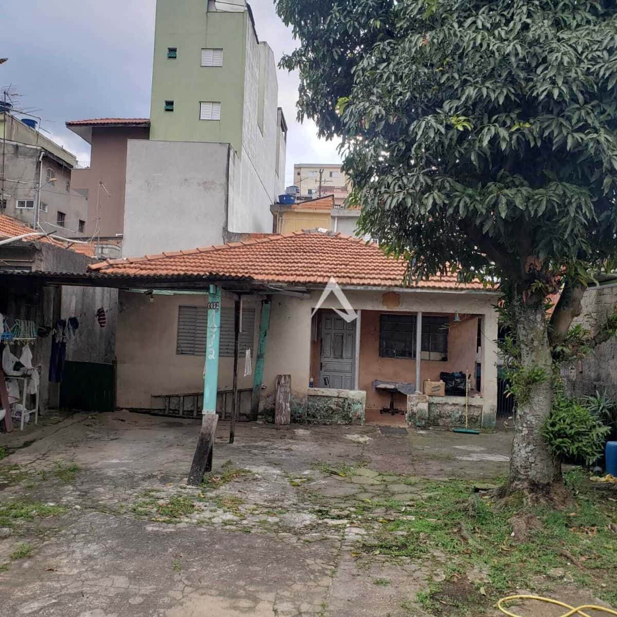 Terreno à venda com 3 quartos, 300m² - Foto 1