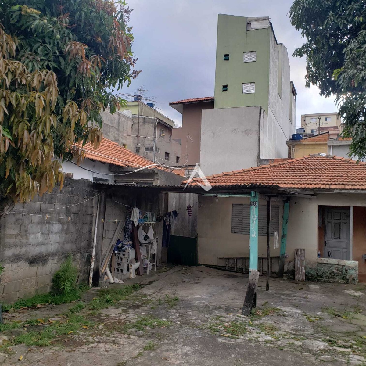 Terreno à venda com 3 quartos, 300m² - Foto 2