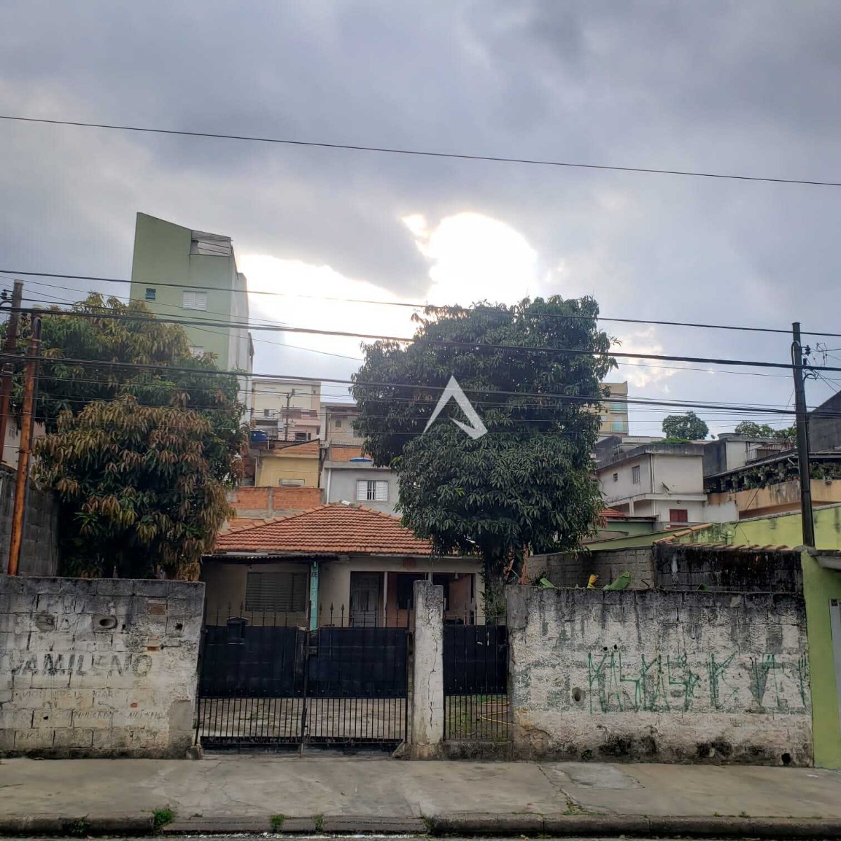 Terreno à venda com 3 quartos, 300m² - Foto 3