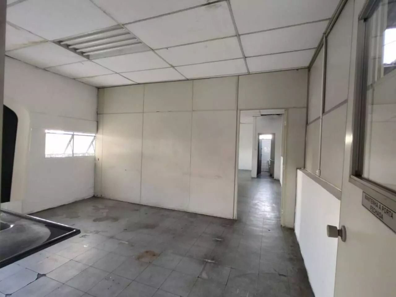 Depósito-Galpão-Armazém para alugar com 1 quarto, 698m² - Foto 11