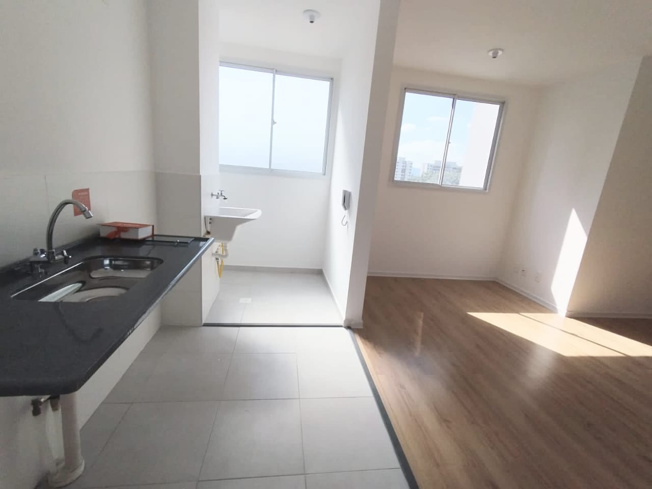 Apartamento à venda com 2 quartos, 42m² - Foto 2