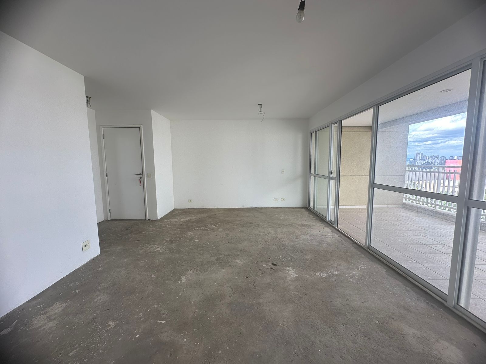 Apartamento à venda com 3 quartos, 134m² - Foto 1