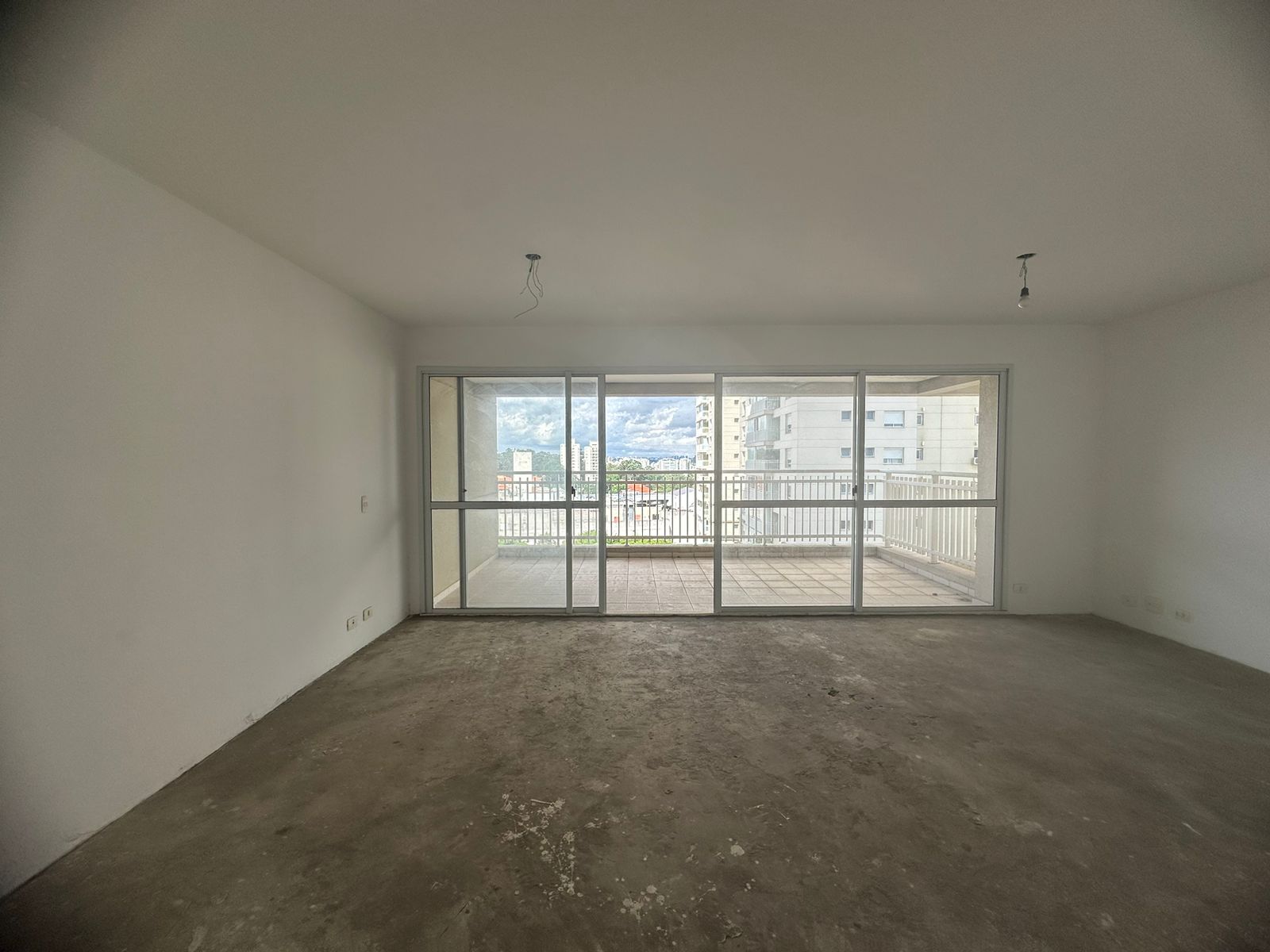 Apartamento à venda com 3 quartos, 134m² - Foto 2