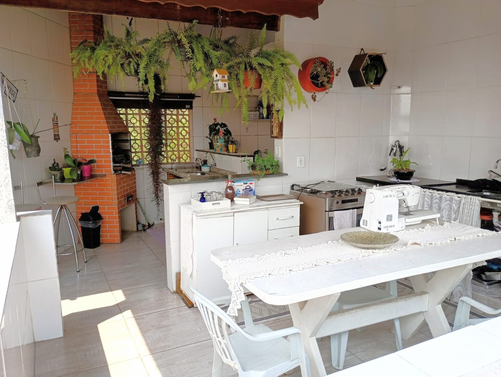 Casa à venda com 4 quartos, 137m² - Foto 1