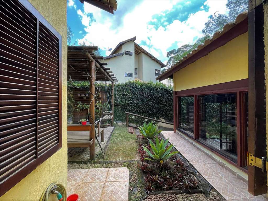 Casa de Condomínio à venda com 4 quartos, 220m² - Foto 10