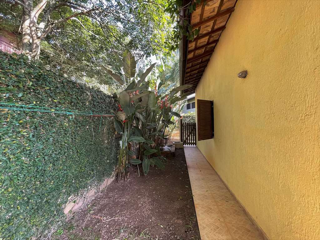 Casa de Condomínio à venda com 4 quartos, 220m² - Foto 11