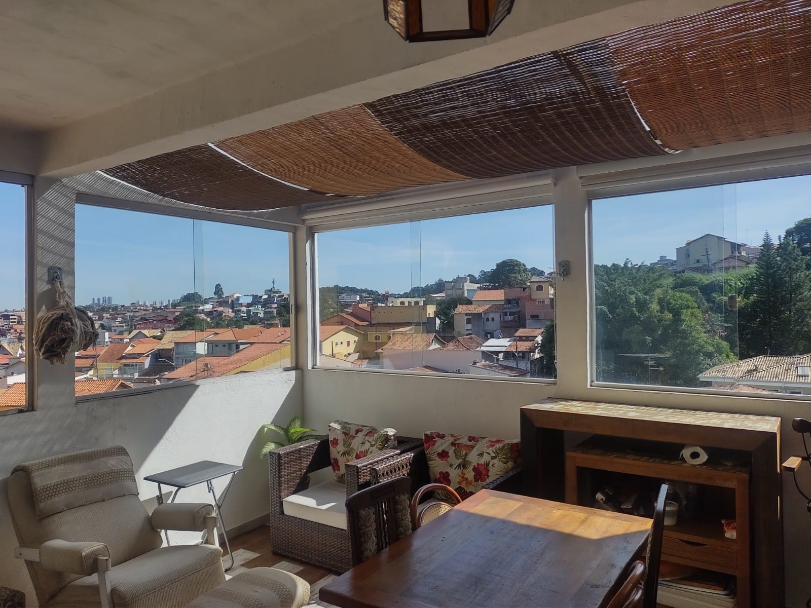 Casa à venda com 3 quartos, 347m² - Foto 1