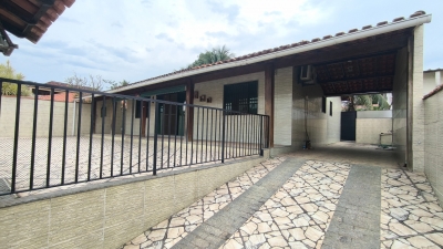 Venda - Casa (Padrão) - Lakeview - Araruama/RJ - Cod. C-52