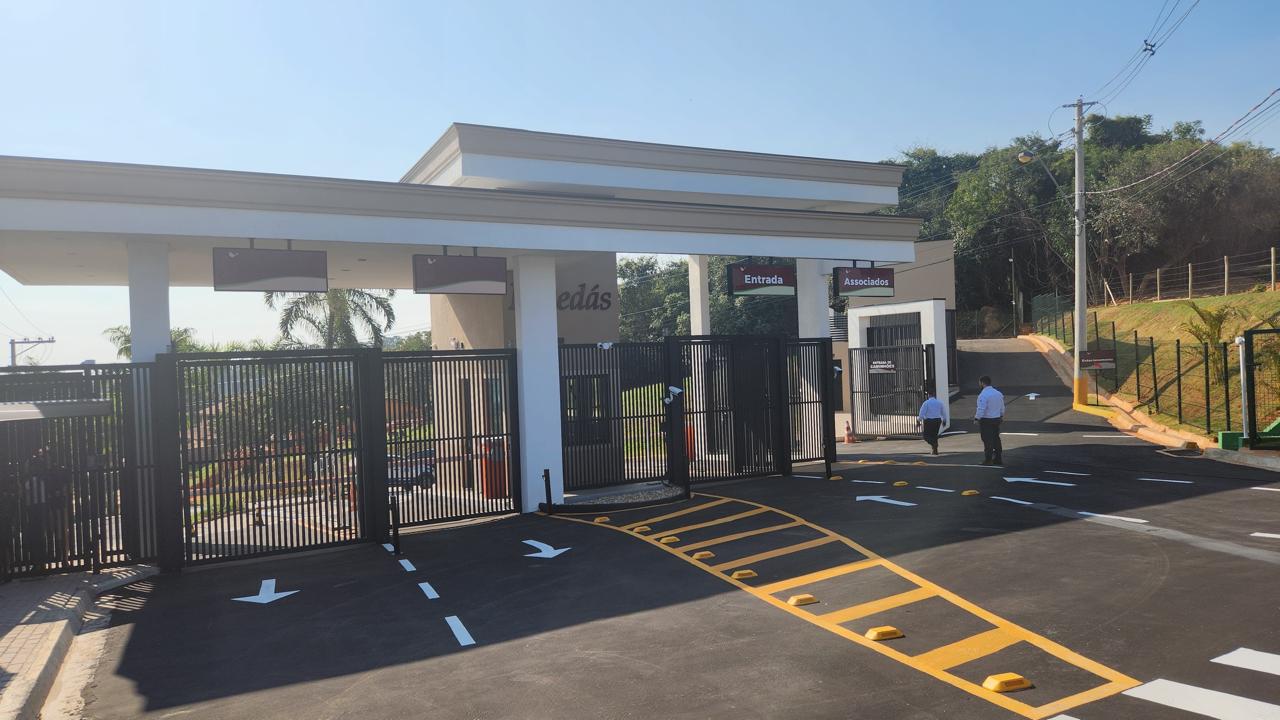 Terreno em Parque dos Resedas