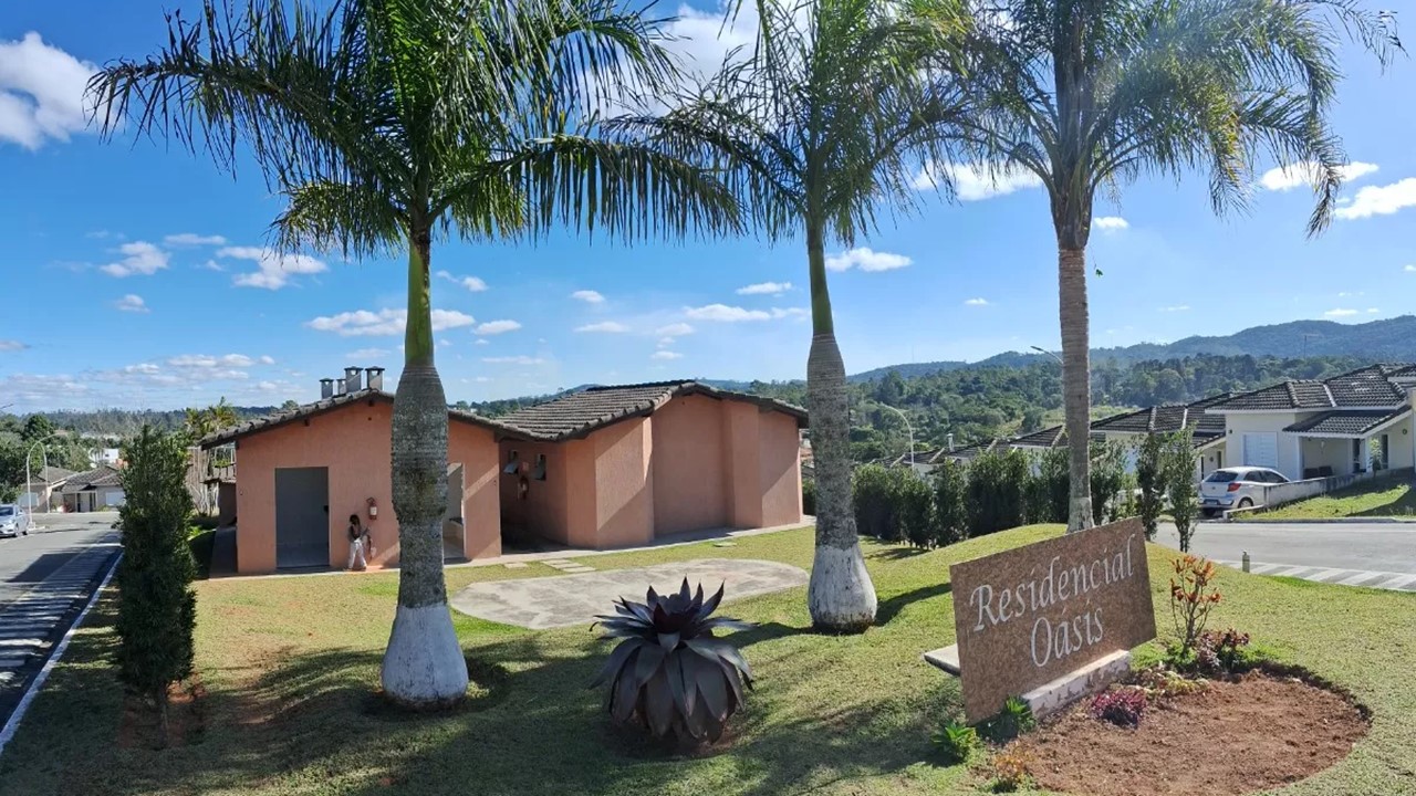 Casa à venda com 3 quartos, 200m² - Foto 1