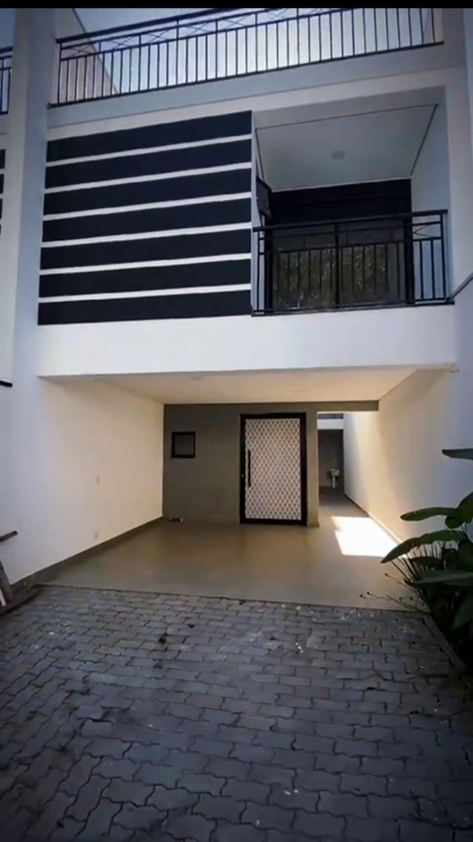 Sobrado à venda com 3 quartos, 188m² - Foto 1