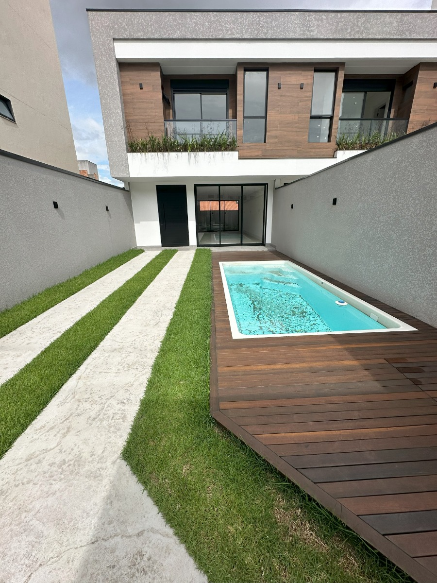 Sobrado com piscina