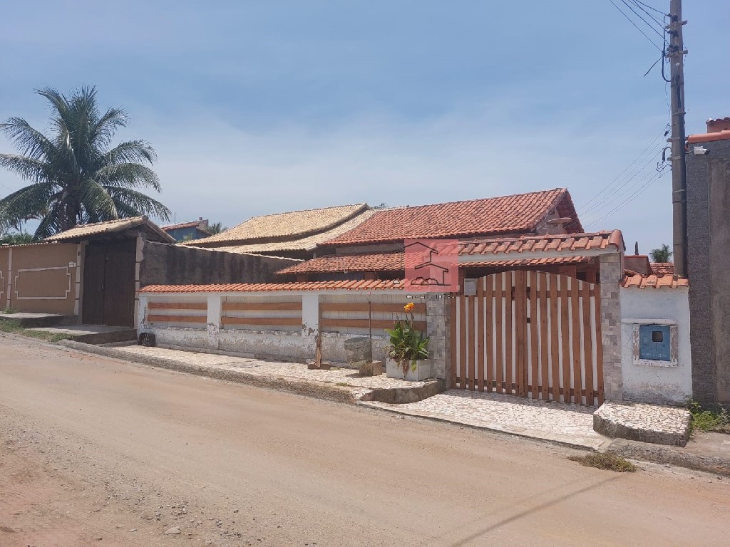 Casa junto à praia e rua 70