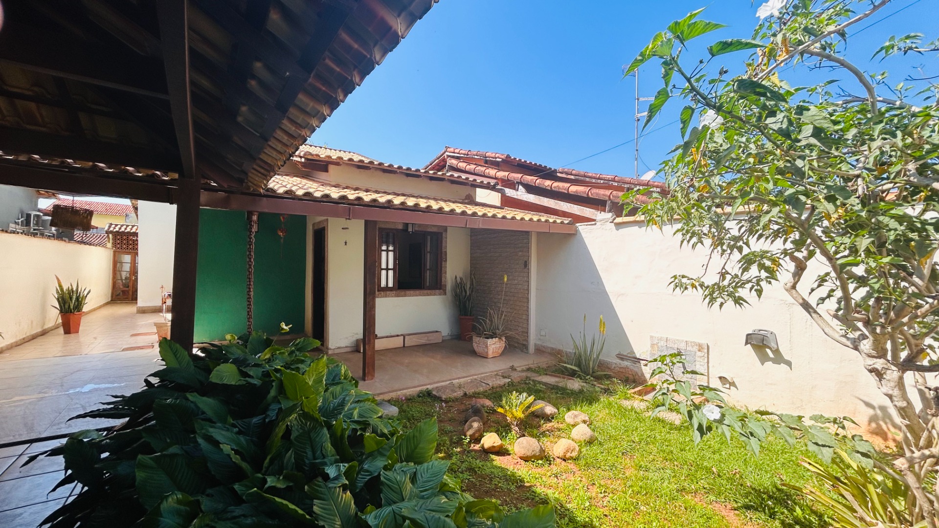 Ótima residência linear em Itaipuaçú