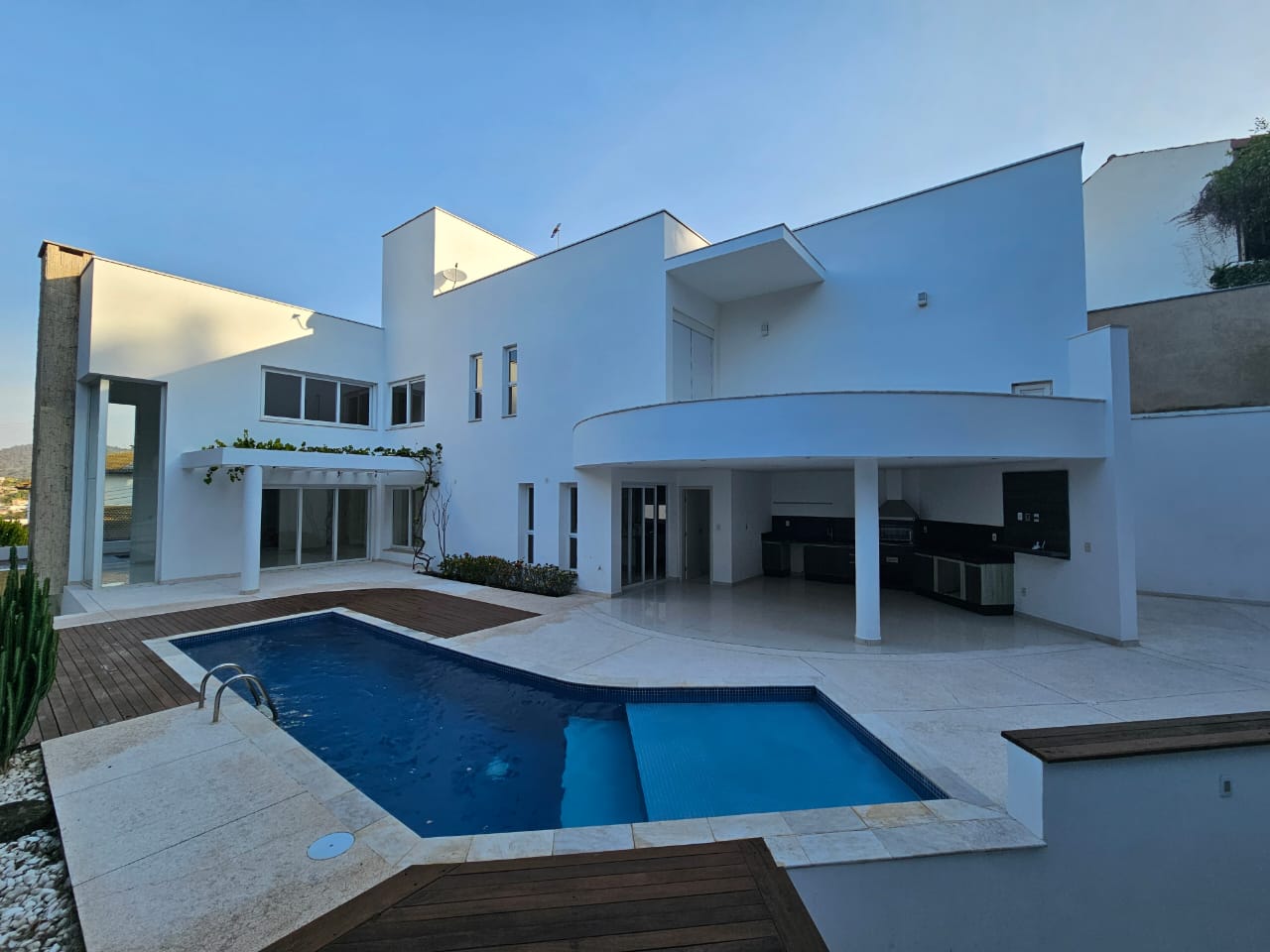 IMÓVEL DE ALTO PADRÃO